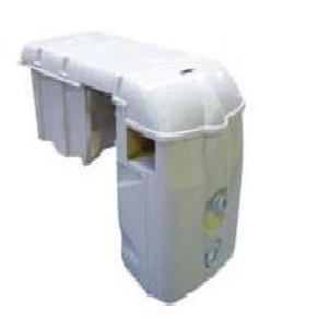 Monobloque de filtración filtrinov para piscinas de hasta 45m3 Depuradora sin obra para piscinas. Este concepto de depuradora, permite la filtración y depuración sin romper la piscina. Las tuberías se sitúan por detrás del monobloque, estas van hasta un local técnico existente (incorporado), en donde se sitúa la bomba. Fotografía (abajo) no contractual; el FB12 de serie no incluye el foco (opcional). Piscinas Athena-Nike distribuidor oficial Filtrinov para España. Depuradora compact sin obra 12m3/H Fotografía (arriba) no contractual; el FB12 de serie no incluye el foco (opcional). Ver descriptivo y ficha técnica (Haga click en este enlace) Depuradora compact sin obra 12m3/H Medidas Generales: Depuradora compact sin obra 12m3/H Esquema de tuberías: Depuradora compact sin obra 12m3/H Local técnico y bomba: Depuradora compact sin obra 12m3/H Ver video de instalación y funcionamiento: Depuradora compact sin obra 12m3/H Opciones: - Cuadro electrico completo - Foco LED Blanco - Foco LED Multicolores con mando a distancia Consultarnos precios. Producción, pruebas y almacenaje: Depuradora compact sin obra 12m3/H Embalaje de transporte solido y practico Depuradora compact sin obra 12m3/H